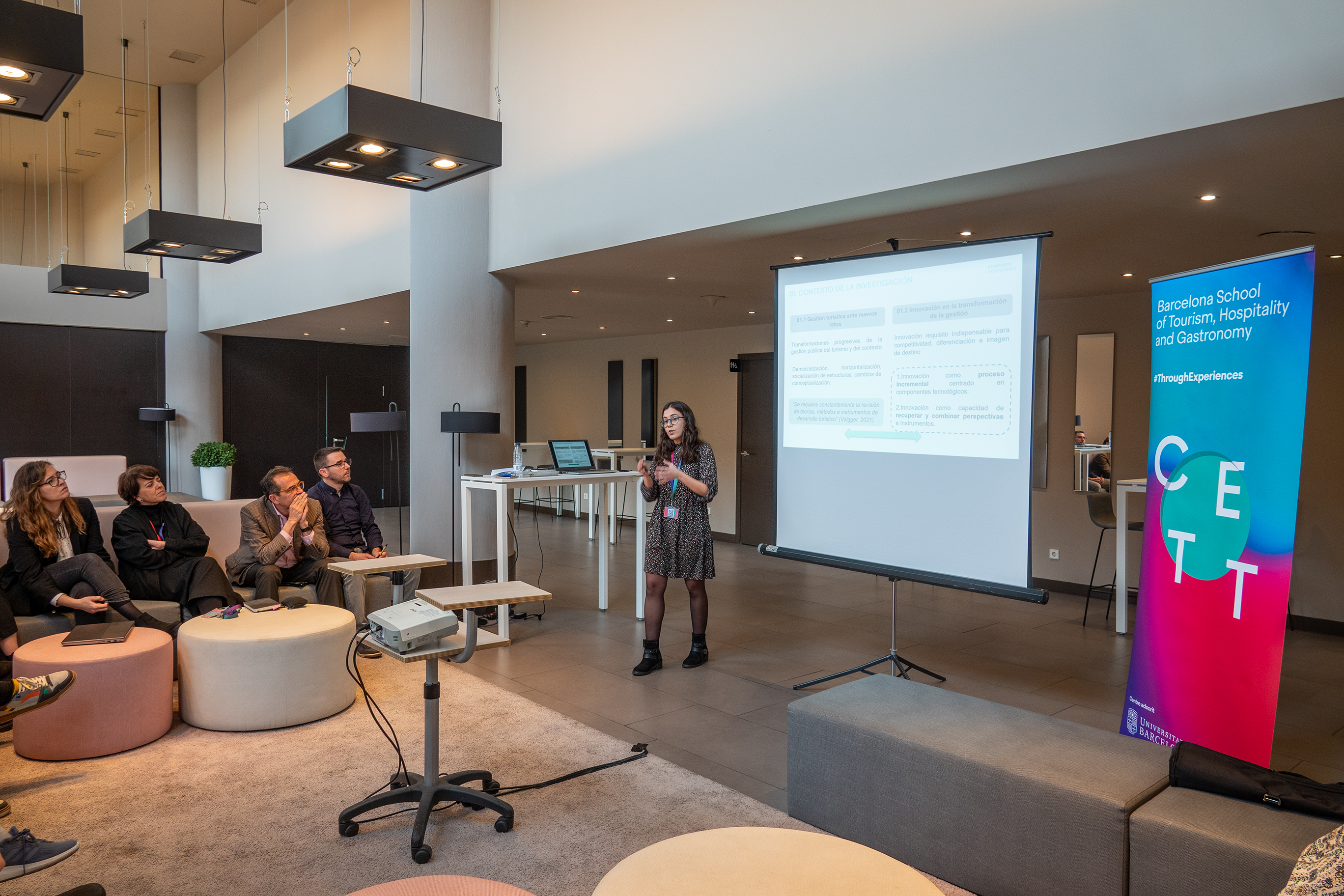 Photography from: CETT Research Seminar, el espacio para la investigación, el turismo y la hotelería. | CETT